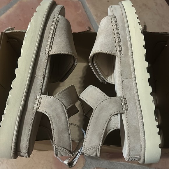 UGG DRIFTWOOD GOLDENSTAR SUEDE PLATFORM STRAPPY SANDALS, size 9.5 New - Picture 6 of 9